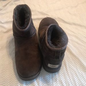 UGG mini size 8/39 in chocolate like new